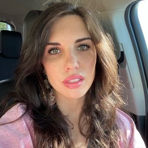 Meet your Posher, Hayley